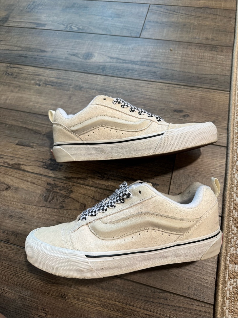 Vans Cream Low-Top Sneakers with Checker Laces